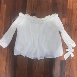 AMERICAN EAGLE off-the-shoulder top